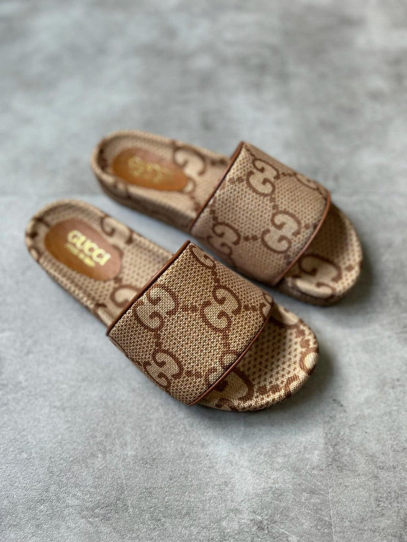 Gucci Chinelo slide