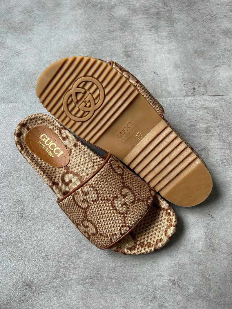 Gucci Chinelo slide